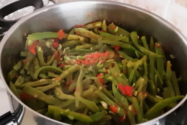 Свекровь из Турции нагрянула и принялась варить стручковую фасоль, на кухню не пробраться