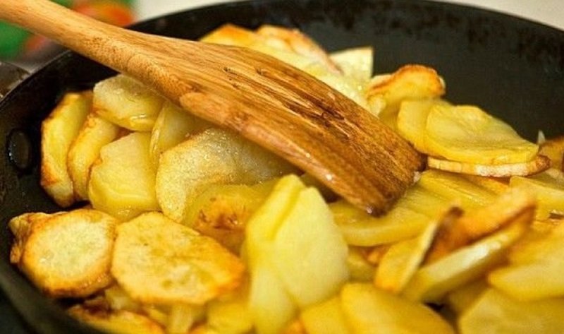 как приготовить жареную картошку без масла