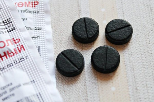 Повальное увлечение активированным углем: как не навредить здоровью?