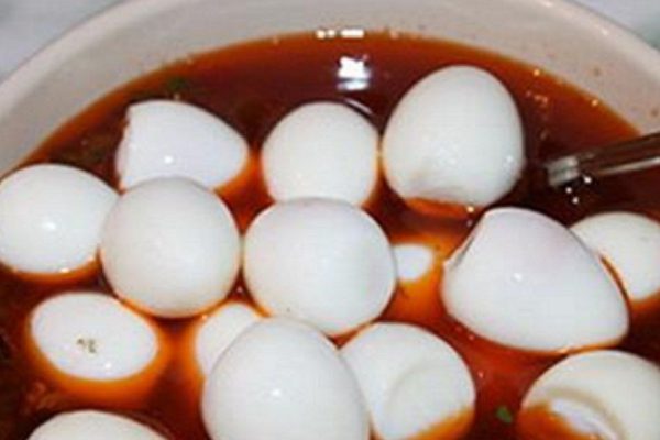 Ни за что не догадаешься, о чём говорит этот канатик внутри сырого яйца! Всё неспроста…