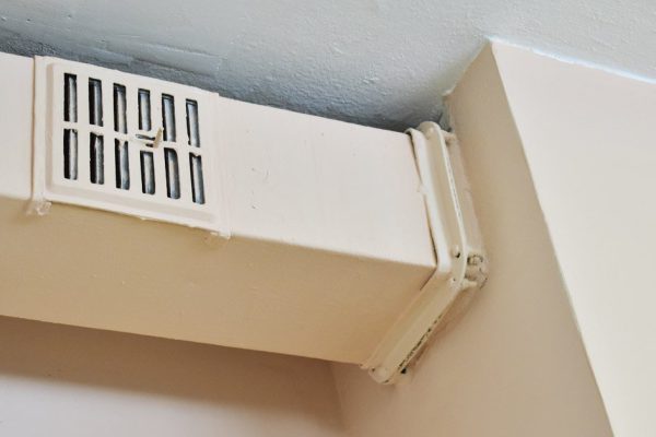 Проверка работы вентиляции в квартире