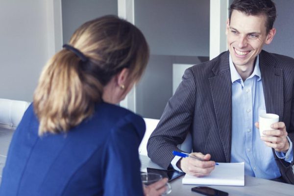 Как расположить к себе собеседника