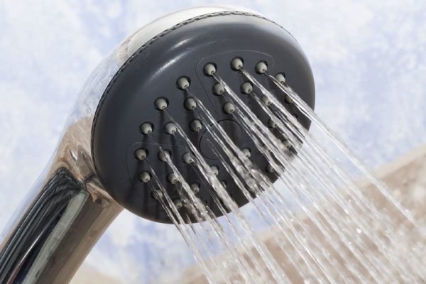 Что делать, если забилась лейка для душа