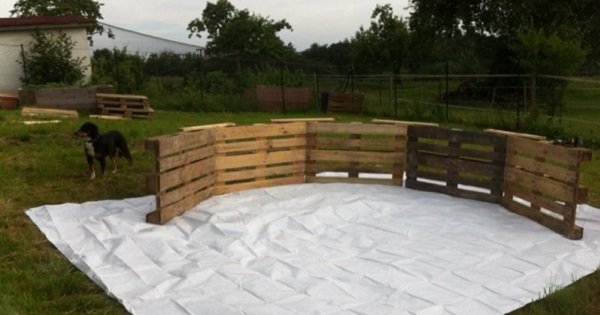 Ему удалось воплотить в жизнь заветную летнюю мечту. Бассейн из обычных ящиков!