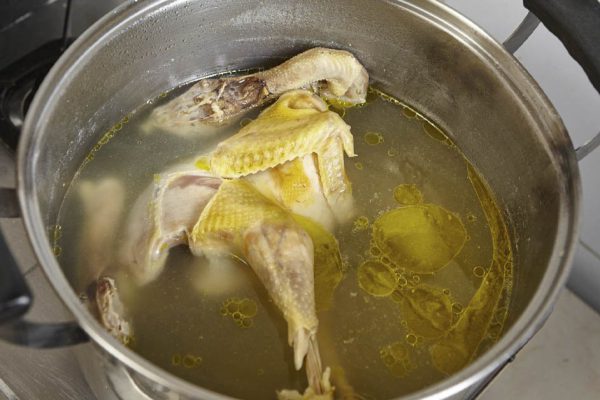 Как сварить бульон лучше и прозрачнее, чем у свекрови