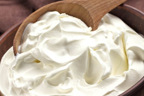 Бабушка работала дояркой и научила, как делать сметану из литра молока