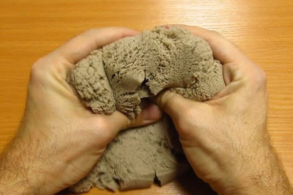 Мои дети строят песочные замки дома! Всё благодаря умным гранулам…