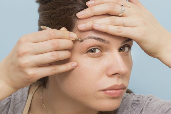 Как ухаживать за бровями