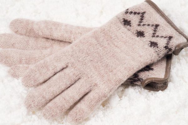 Зачем хранить старые перчатки