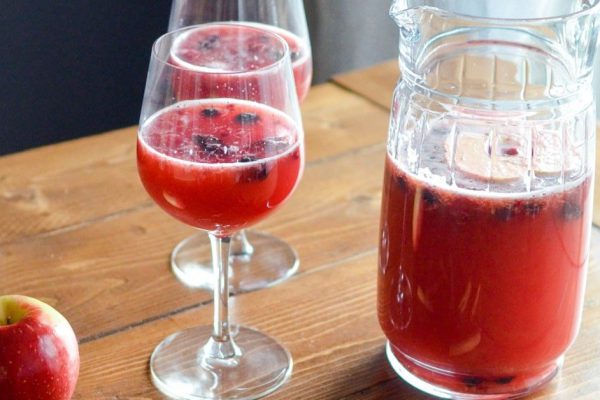 Втайне от мамы бабушка оставила мне рецепт напитка из варенья, залог хорошего настроения на семейных праздниках