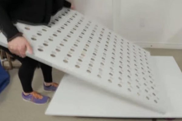 Мастерица сделала 165 отверстий в фанере… То, что у нее получилось, — на вес золота!