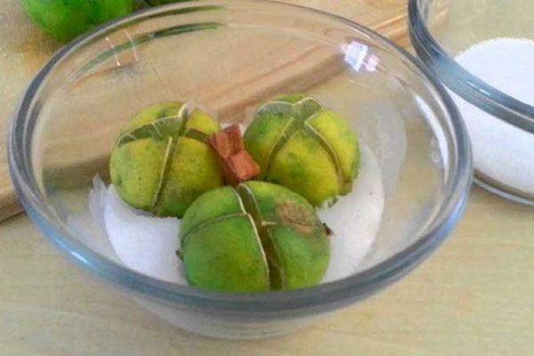 Разрежь 3 лимона и помести их на тумбочку у кровати. Этот трюк перевернет твою жизнь!