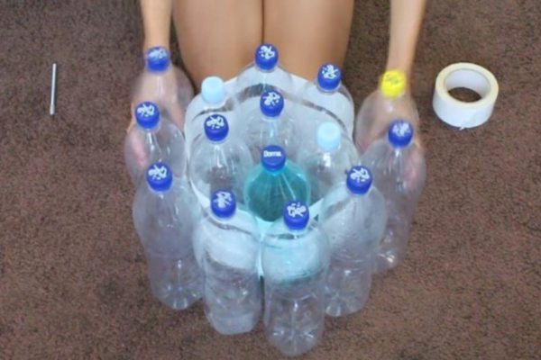 Находка для дачного уюта! 19 пластиковых бутылок — и новый пуф готов!