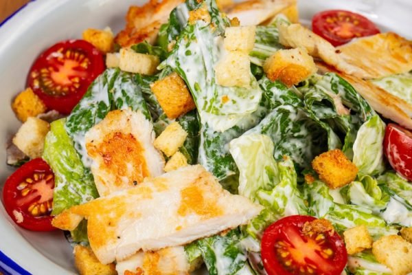 Тетя приехала из Италии и научила готовить «Цезарь» как в итальянском ресторане