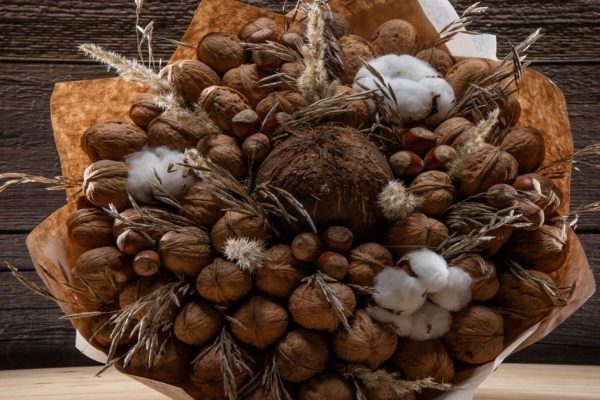 Как сделать букет из орехов и сухофруктов