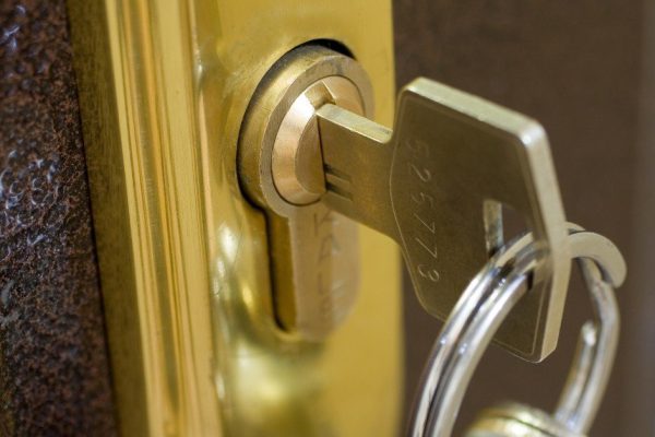 Как сделать домашний тайник, о котором знают только свои