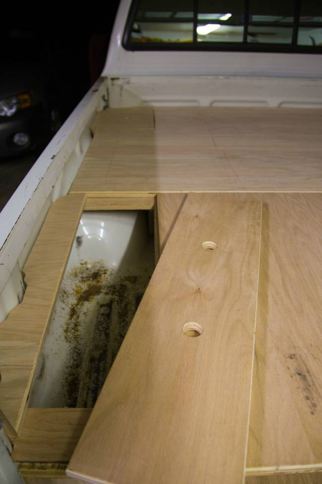 ящик в прицепе машины