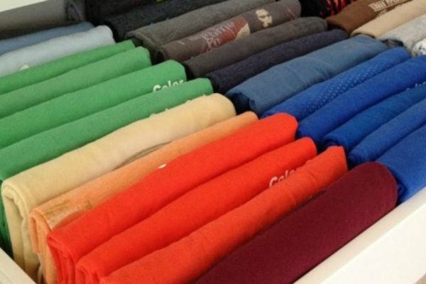 Эта техника складывания футболок изменит твою жизнь!