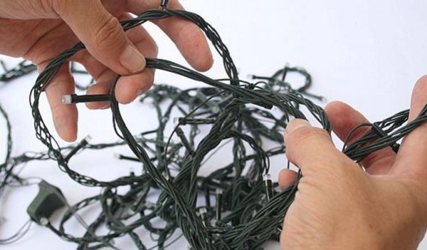 Как аккуратно сложить гирлянду после праздников