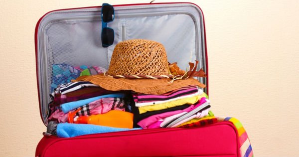 Собрать чемодан тебе кажется сложной задачей? Эта инструкция поможет тебе упаковать всё идеально!