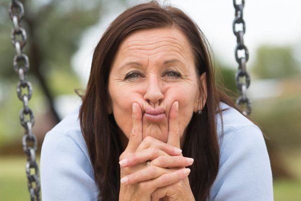 Случайно увидела сына с другой женщиной и решила серьезно с ним поговорить