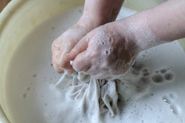 Гид по ручной стирке для молодых хозяек, избалованных наличием стиральной машинки
