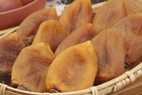 Принцип сушки хурмы для хозяек без сушилки и лишних сомнений