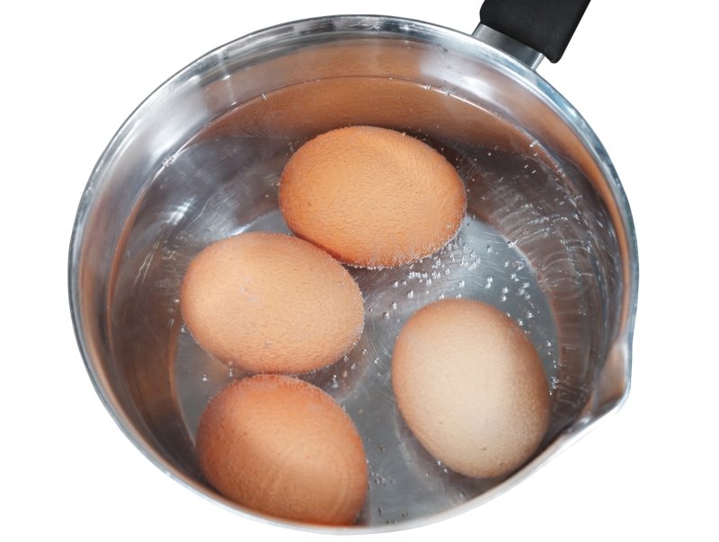 как быстро сварить яйца всмятку