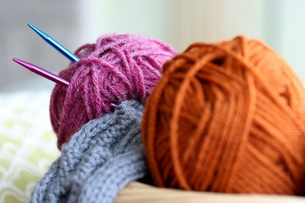 Зачем вязать шапку-чалму к весне