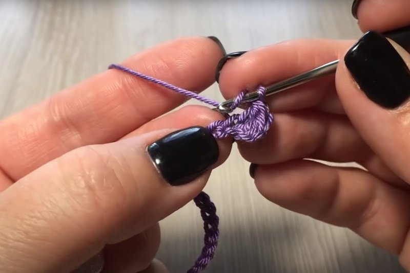 защитная маска для лица крючком