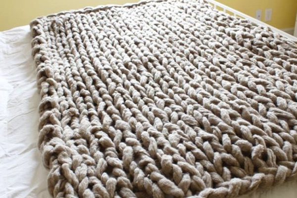 Как связать красивое и теплое покрывало без спиц