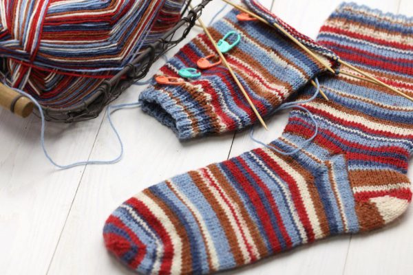 Как сделать высокие носки из свитера