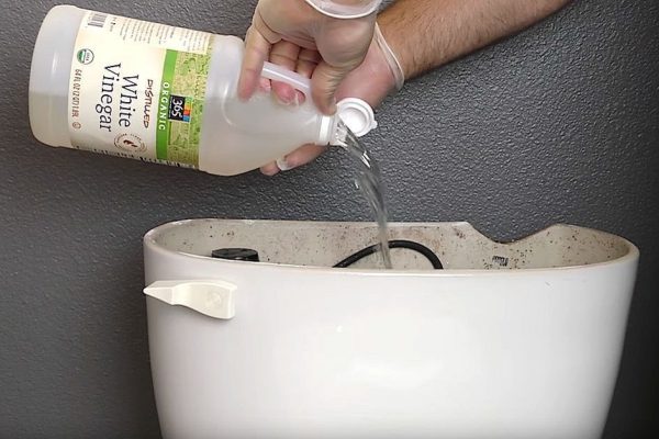 Наводить чистоту в уборной для него было настоящей пыткой, пока он не узнал об этом трюке!