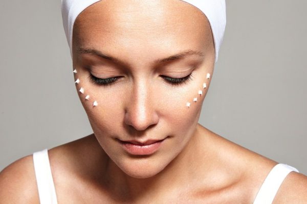 facial treatmint, eye cream, closeup image