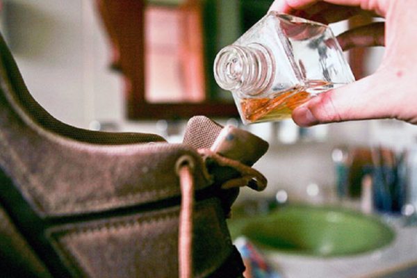 6 трюков, с которыми ты забудешь о проблеме неприятного запаха из обуви.