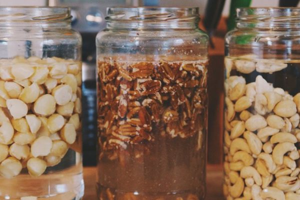 Как научиться замачивать орехи