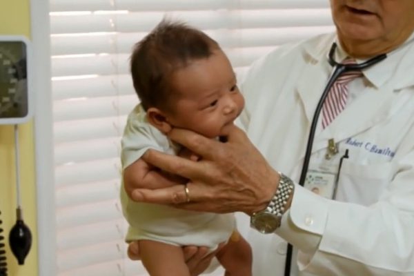 Успокой малыша за 4 СЕКУНДЫ! Методика американского педиатра.