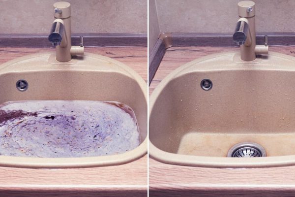 Чтобы не тревожить бригаду сантехников, научился сам через слив убирать засор