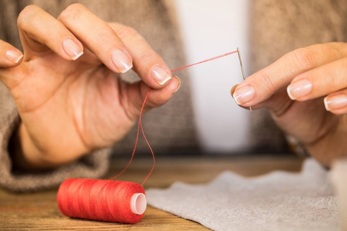 how to thread a double needle