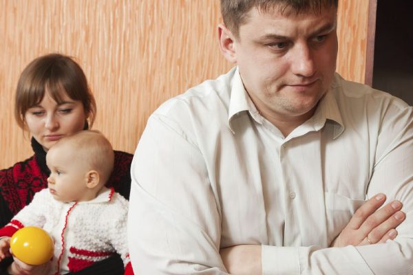 Как жить женщине, если муж бросил после появления третьего ребенка в семье