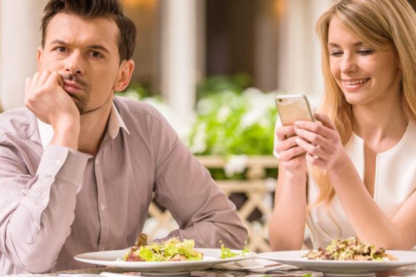 Современные правила поведения за столом