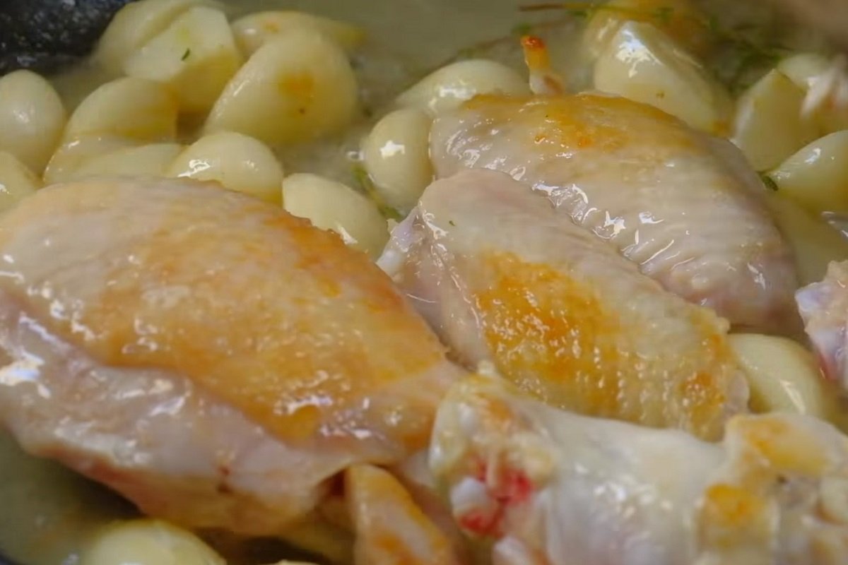Почему Юлия Высоцкая ищет сорок зубчиков чеснока для приготовления курицы Кулинария,Курица,Мясо,Рецепты,Чеснок