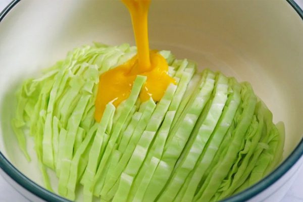 Замачиваю белокочанную в уксусной воде, а в результате получаю пиццу