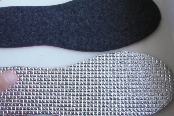 Для чего стелить стельку фольгой вверх