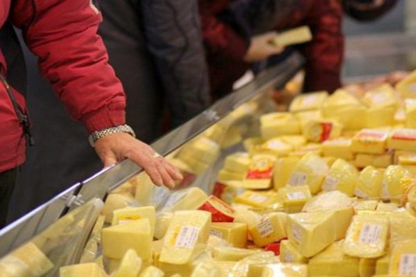 Будь бдителен! Не думай даже покупать сыр, если рассмотришь это на упаковке…