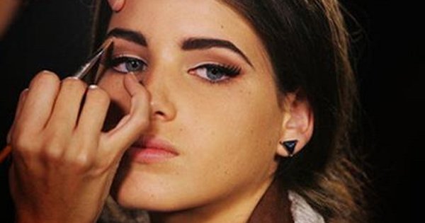 Как выглядеть моложе на 10 лет всего за несколько минут. Ты удивишься, когда увидишь результат!