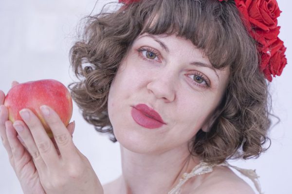 Сын притащил домой провинциалку с невысоким доходом, запретила им встречаться