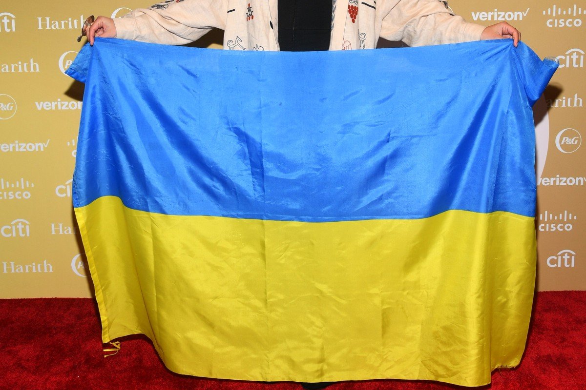Американская певица Билли Айлиш на своем концерте подняла украинский флаг в знак поддержки Айлиш, Украины, выражает, время, Билли, певица, концерте, Украине, своих, также, давно, сожалению, подняла, своим, концерта, украинцы, концертов, Украину, своей, поддержки