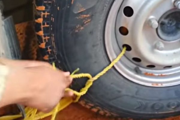 Как, особо не напрягаясь, вытащить автомобиль на твердую почву!