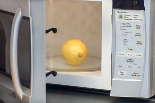 Просто помести лимон в микроволновку и посмотри, что будет через 20 секунд!